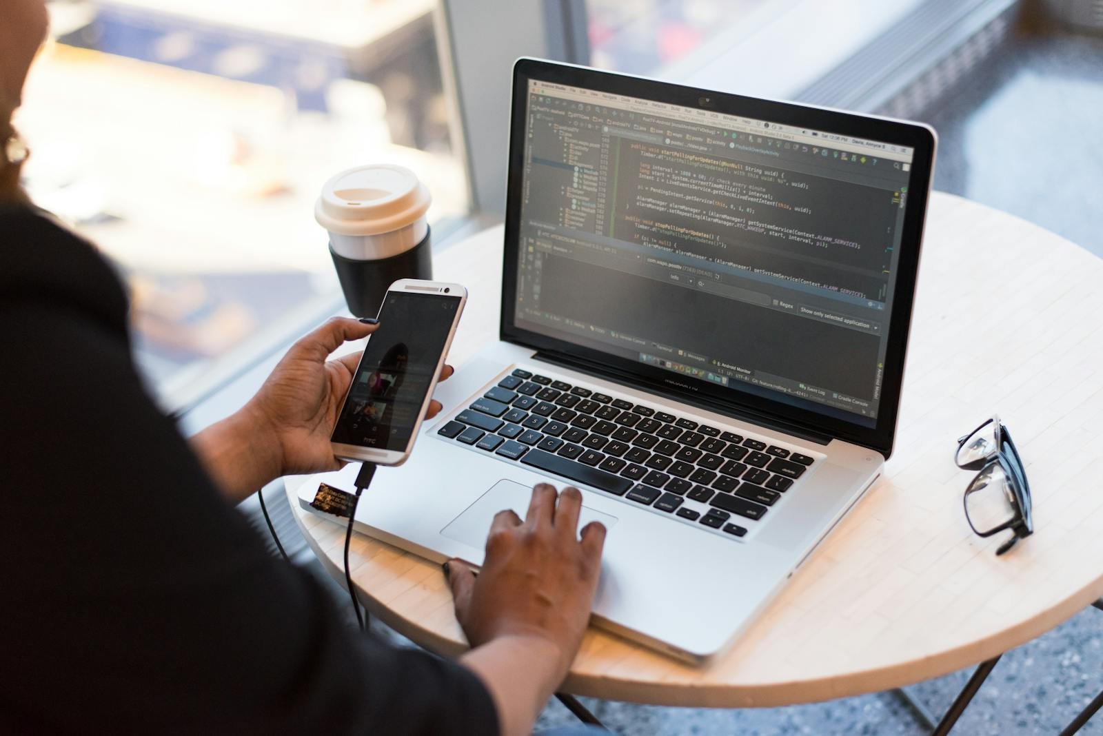 Understanding Freelance Contracts: What Every Freelancer Should Know